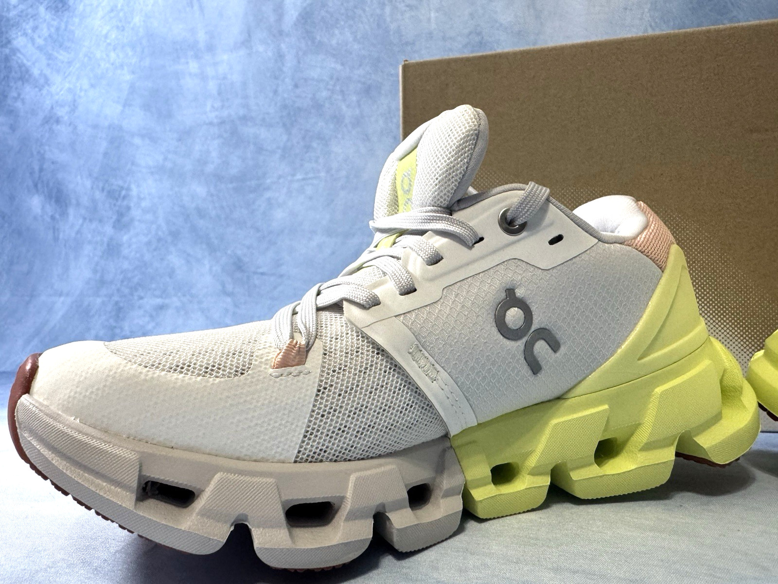 On Cloud Cloudflyer 4 Running Shoes Lace Up White Hay 71.98249 Women’s Size 5