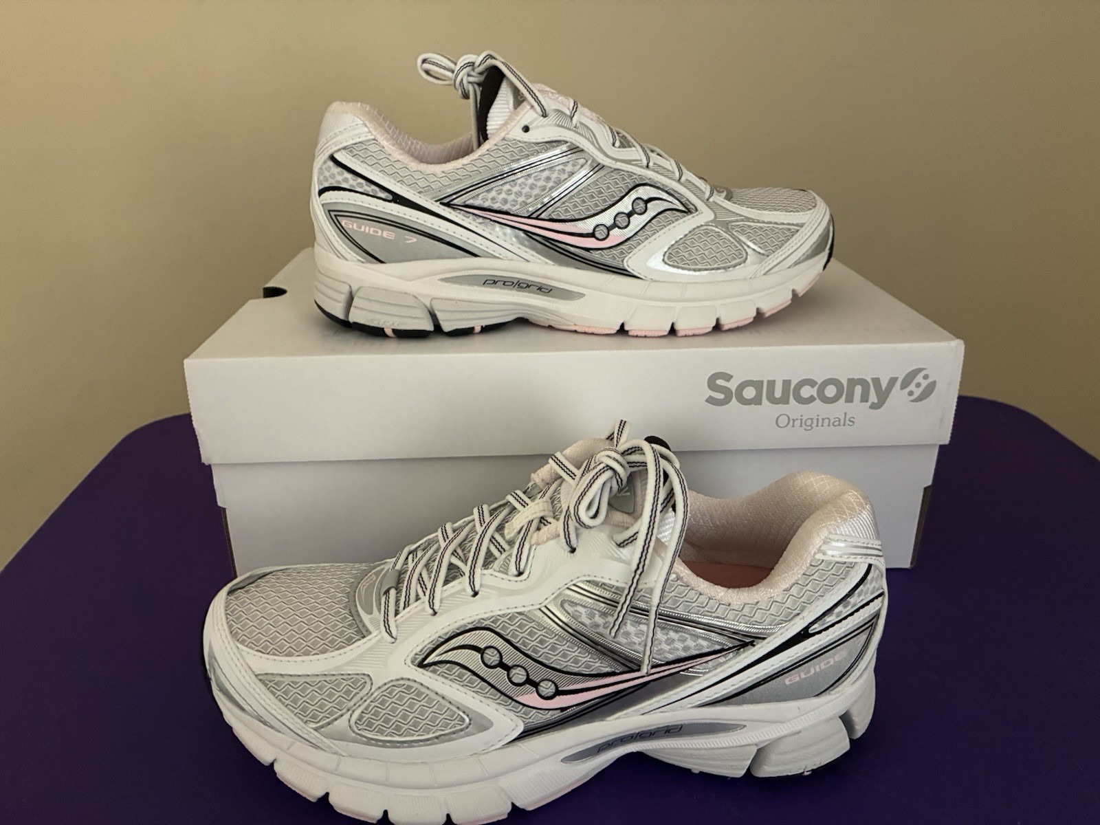 NIB Sz 7.5M Saucony Progrid Guide 7 White/Pink Women’s Running Shoes