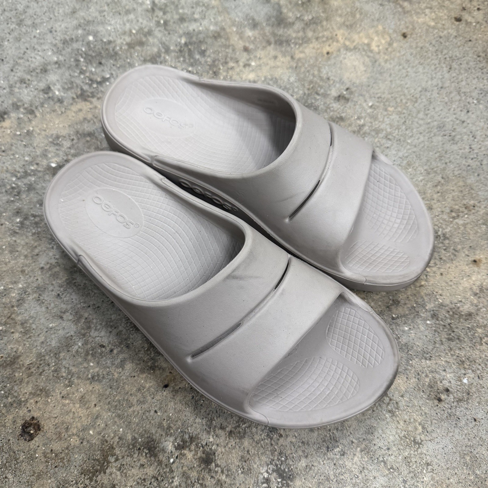 OOfos OOahh Sandals Womens 8 Mens 6 Nomad Taupe Comfort Slip On Recovery Slides