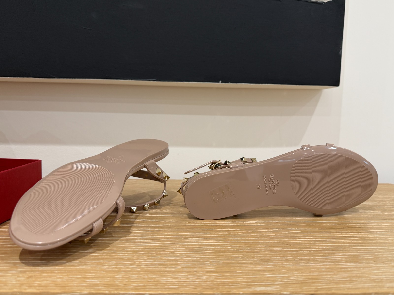 NIB Valentino Rockstud Jelly Flat Gladiator Sandals Size 37 Poudre/Nude/N