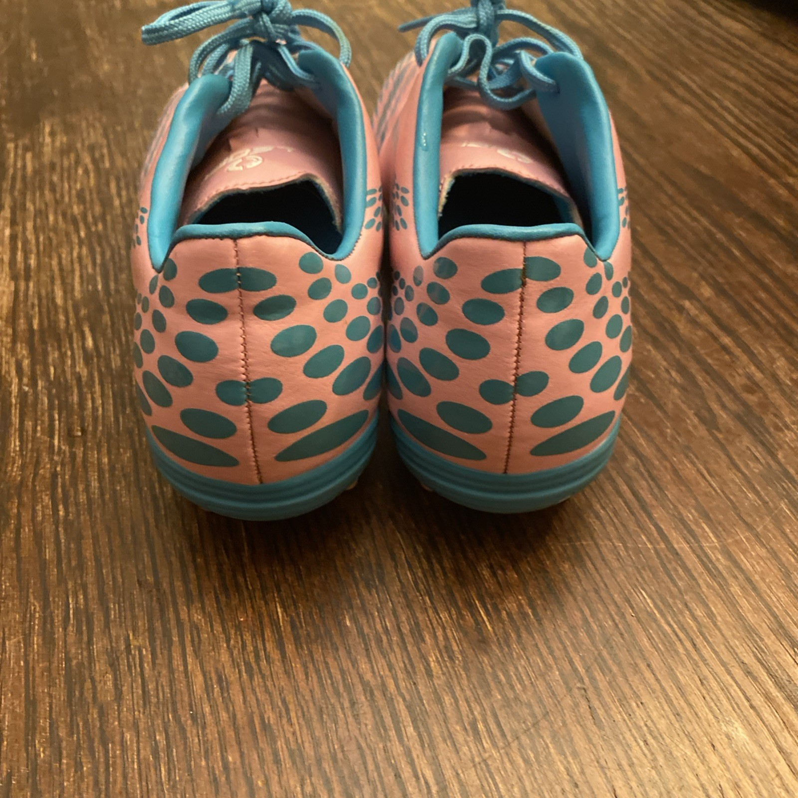 EUC Size 40 / Women’s 8.5-9 / Men’s 7 LEOCI Pink Blue Firm Ground Soccer Cleats