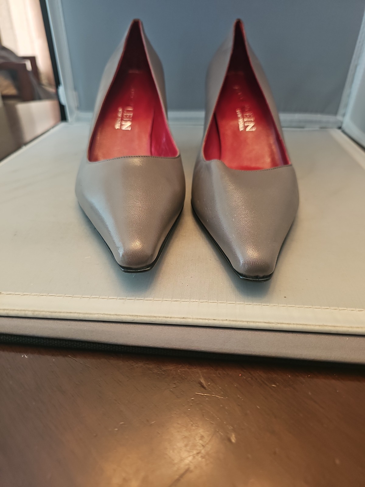 Women’s Anne Klein Gray Pointed Toe 2.5 Inch Heel Pump, Size 11 M Madein Italy
