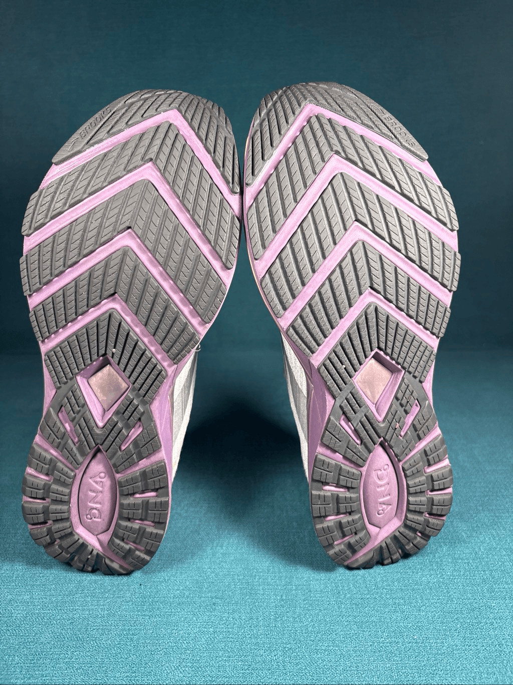 Brooks Ricochet 2 Womens Size 11 Running Shoes Grey Purple Metallic 1203031B026
