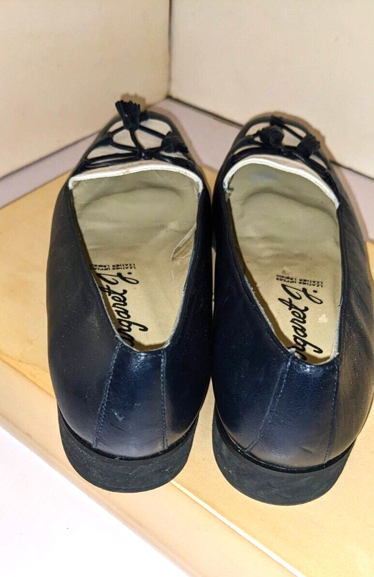 Navy & white leather loafers, tasseled lace-up trim, rubber sole, Sze 8.5 Narrow