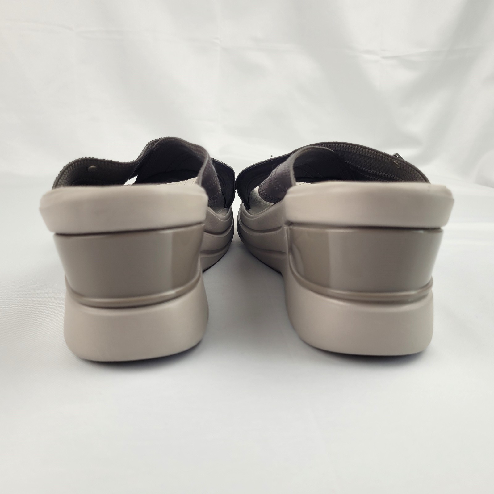 Bzees Vista Sandals Women’s 11M Silver X Band Wedge Slide Comfort Summer Casual