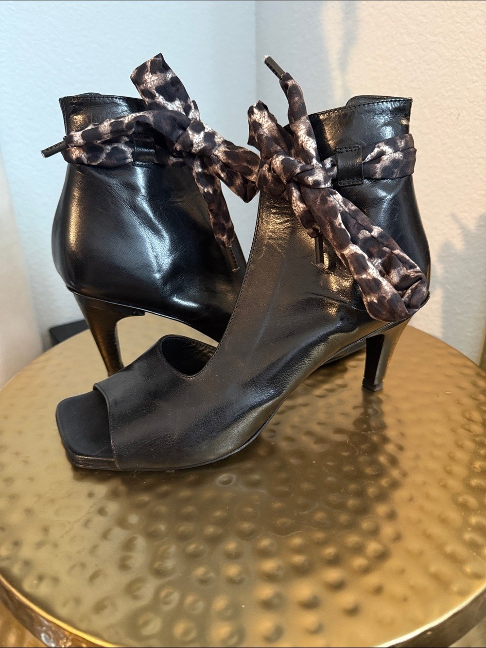 Black leather kitten heel with leopard print ankle wrap – EU 39