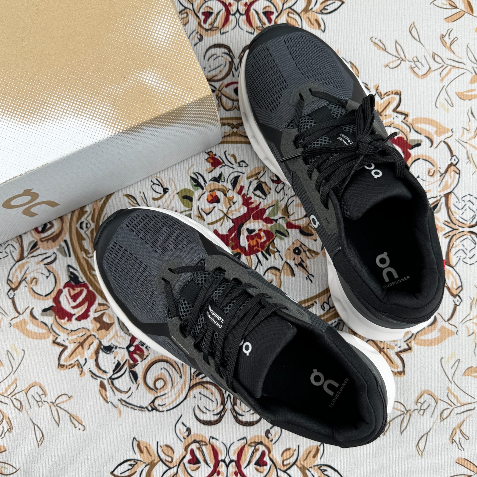 NEW On Cloudrunner 2 Eclipse|Black woman’s Sneakers/CloudTec® cushioning US6-9.5