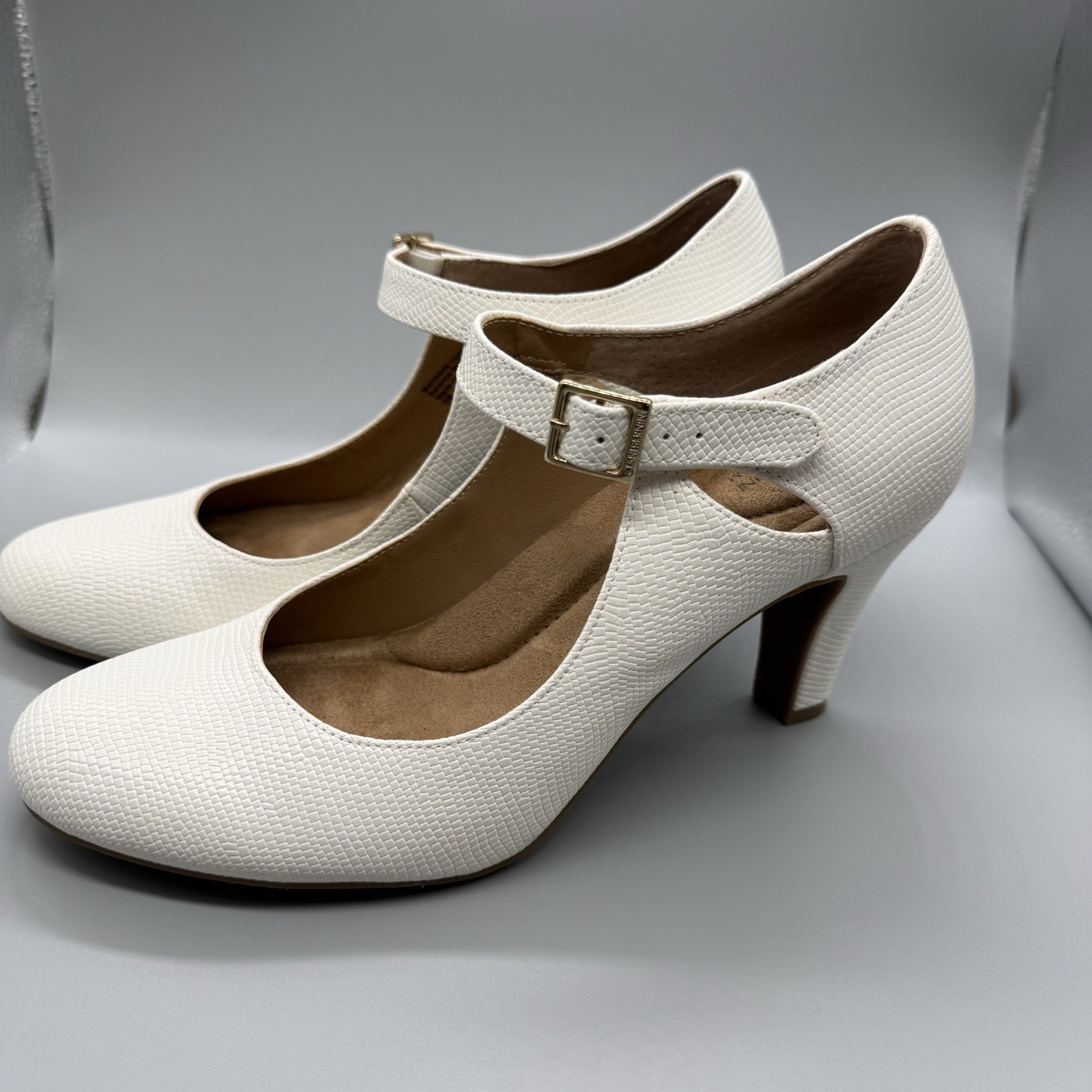 Giani Bernini Retro Style White Mary Jane Textured Heels Size 7.5 M