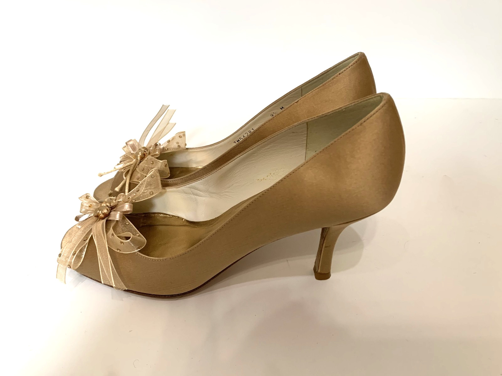 Stuart Weitzman Open Toe Gold Satin Pump With Bow and Rhinestones Size 9.5