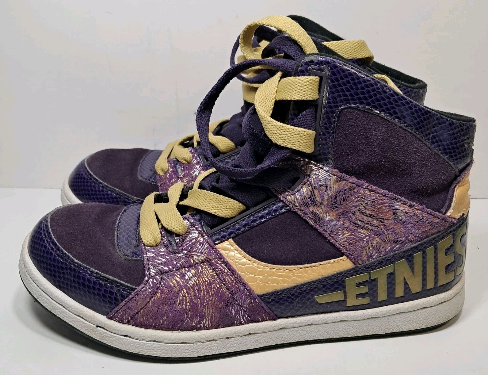 Vintage ETNIES High Top Skater Shoes Size 6.5 Ollie King, Purple & Gold