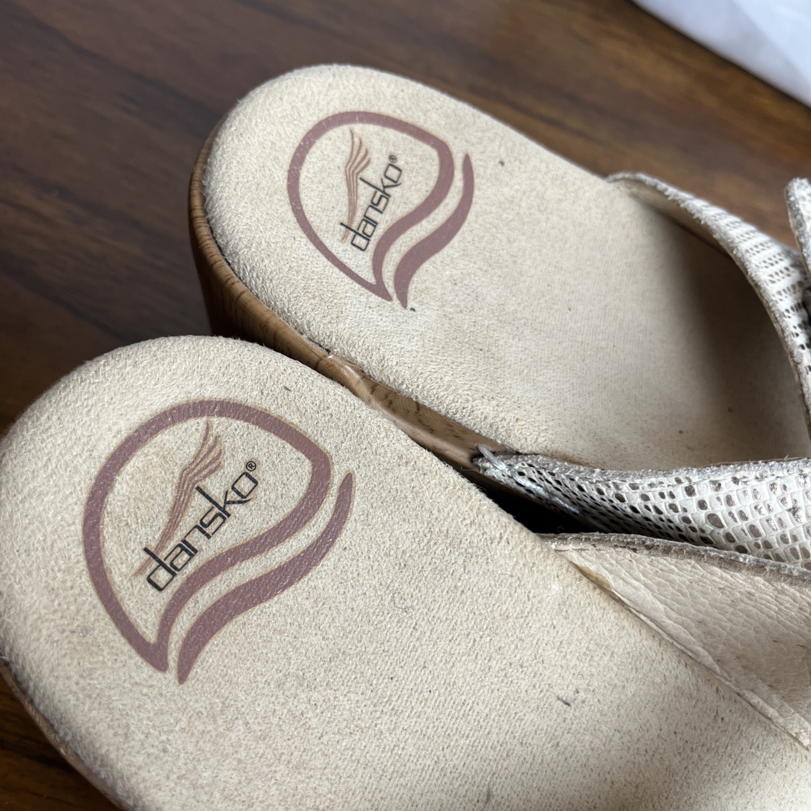 Dansko Shiny Cream Gold Sophie Buckle Two Leather Strap Sandals size 40 9.5 10