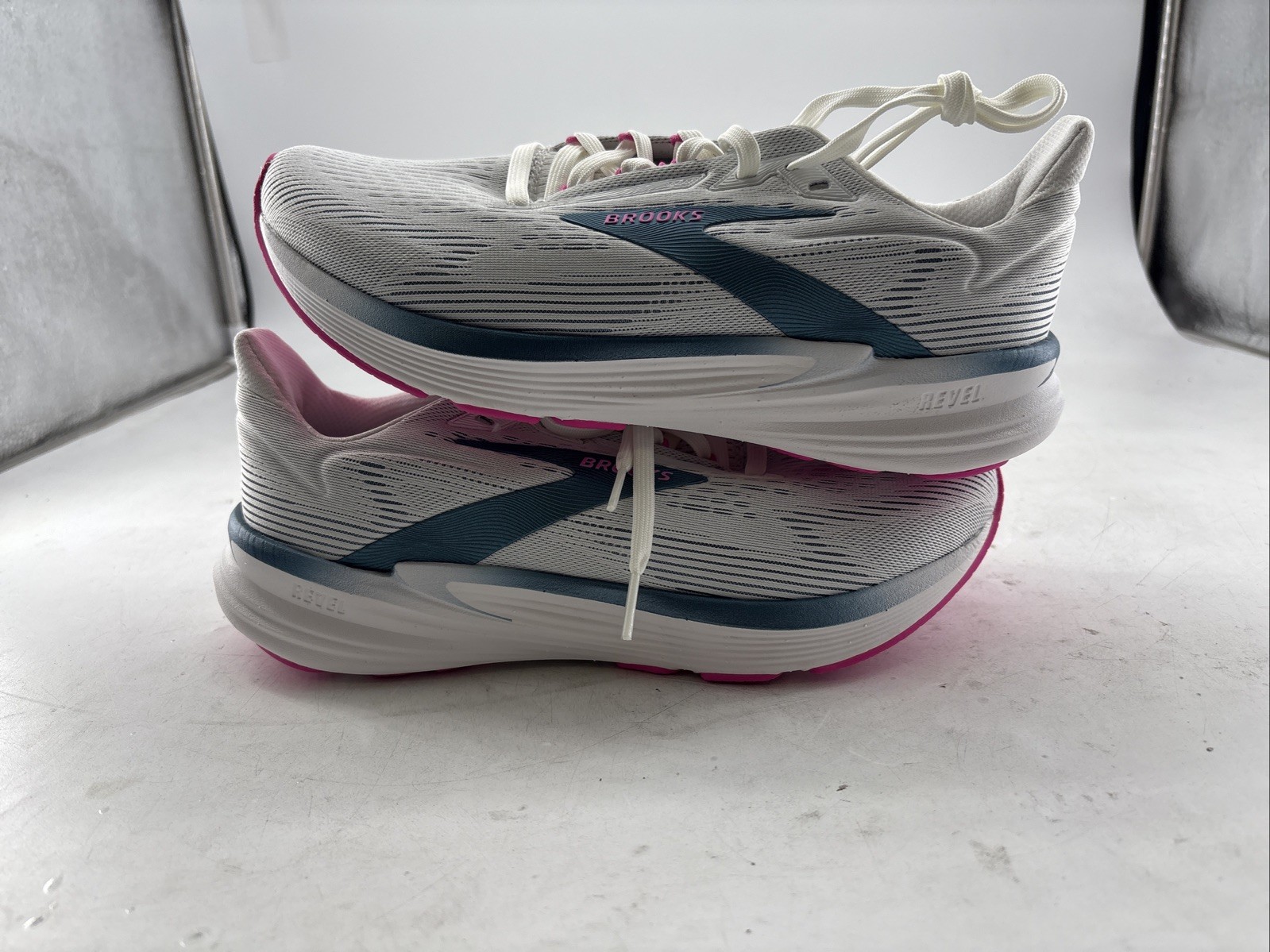 Brooks Revel 8 120456 1B 132 White Moonlight Pink Shoes Women’s Size 8 (A521)