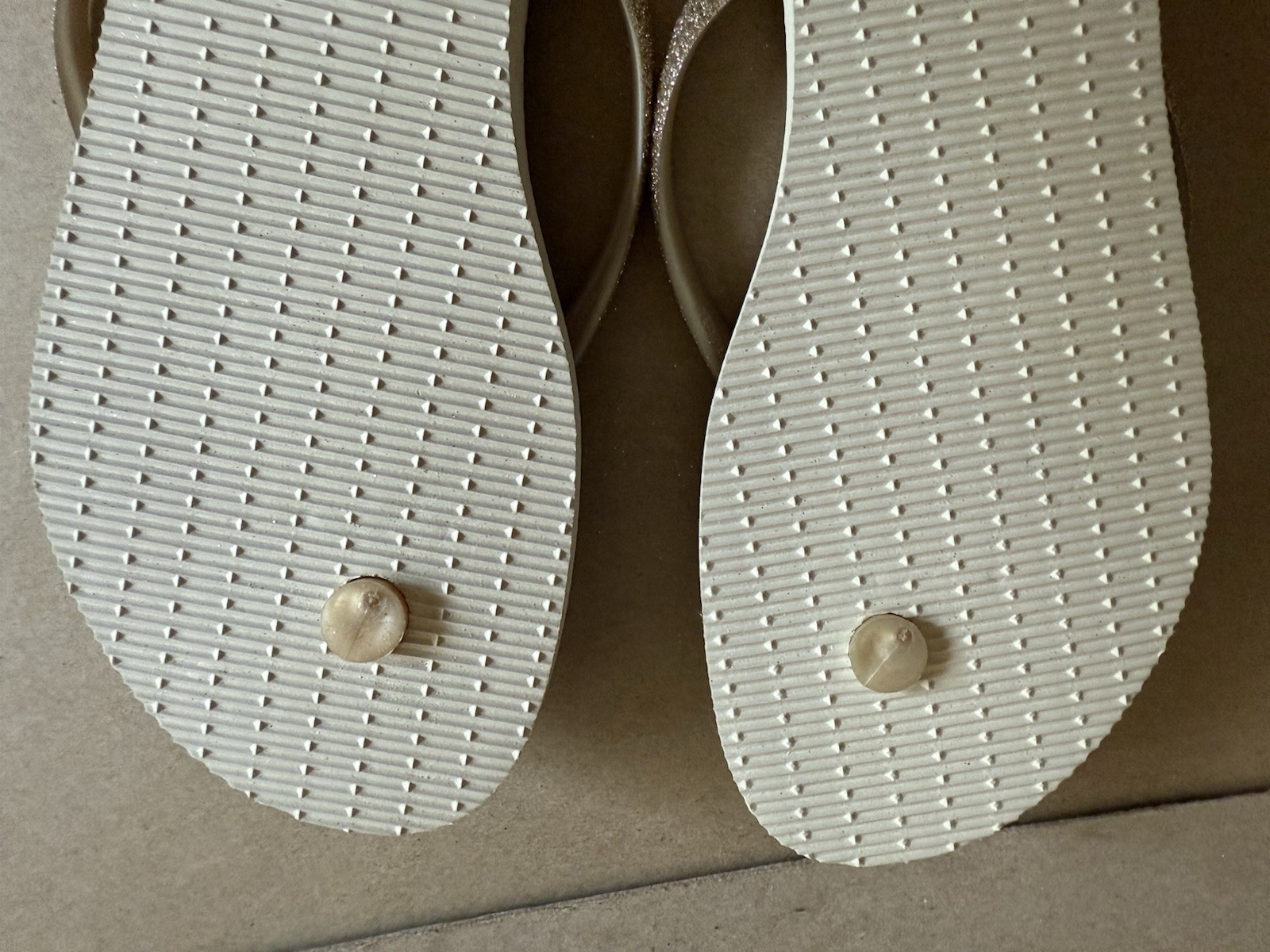 Havaianas Slim Iridescent Golden Sand w/Matching Gold Straps EU41-42 – NEW