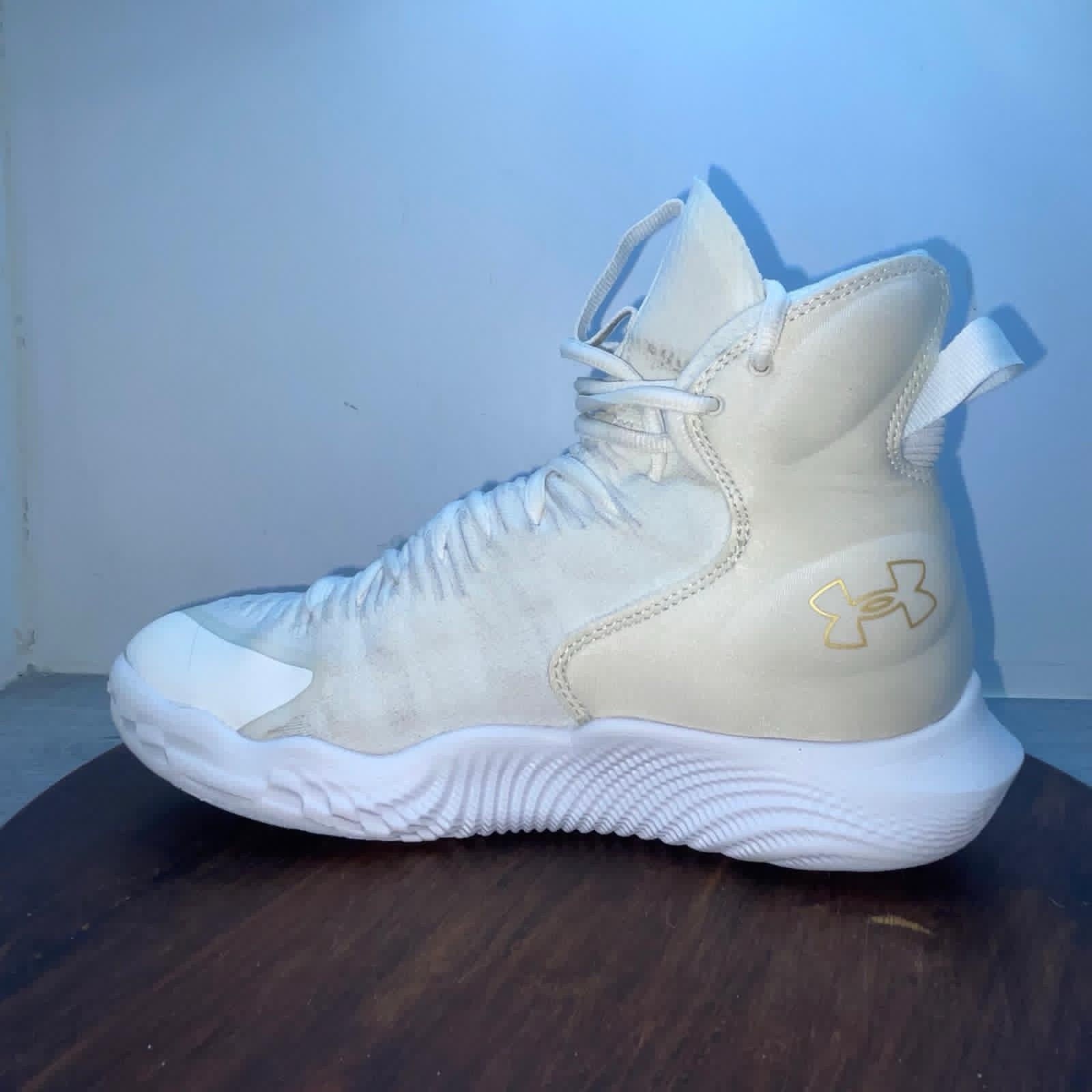 Under Armour Womens Flow Ace Highlight White Basketball Shoes Sneakers Size 8.5