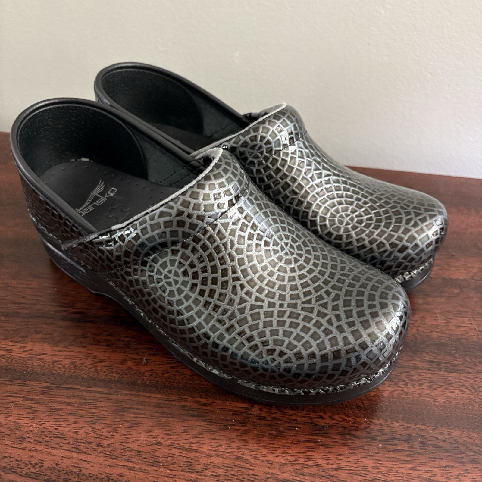 Dansko Professional Clogs Pewter Mosaic Tile Size 39/US 8.5 Nurse Chef Teacher