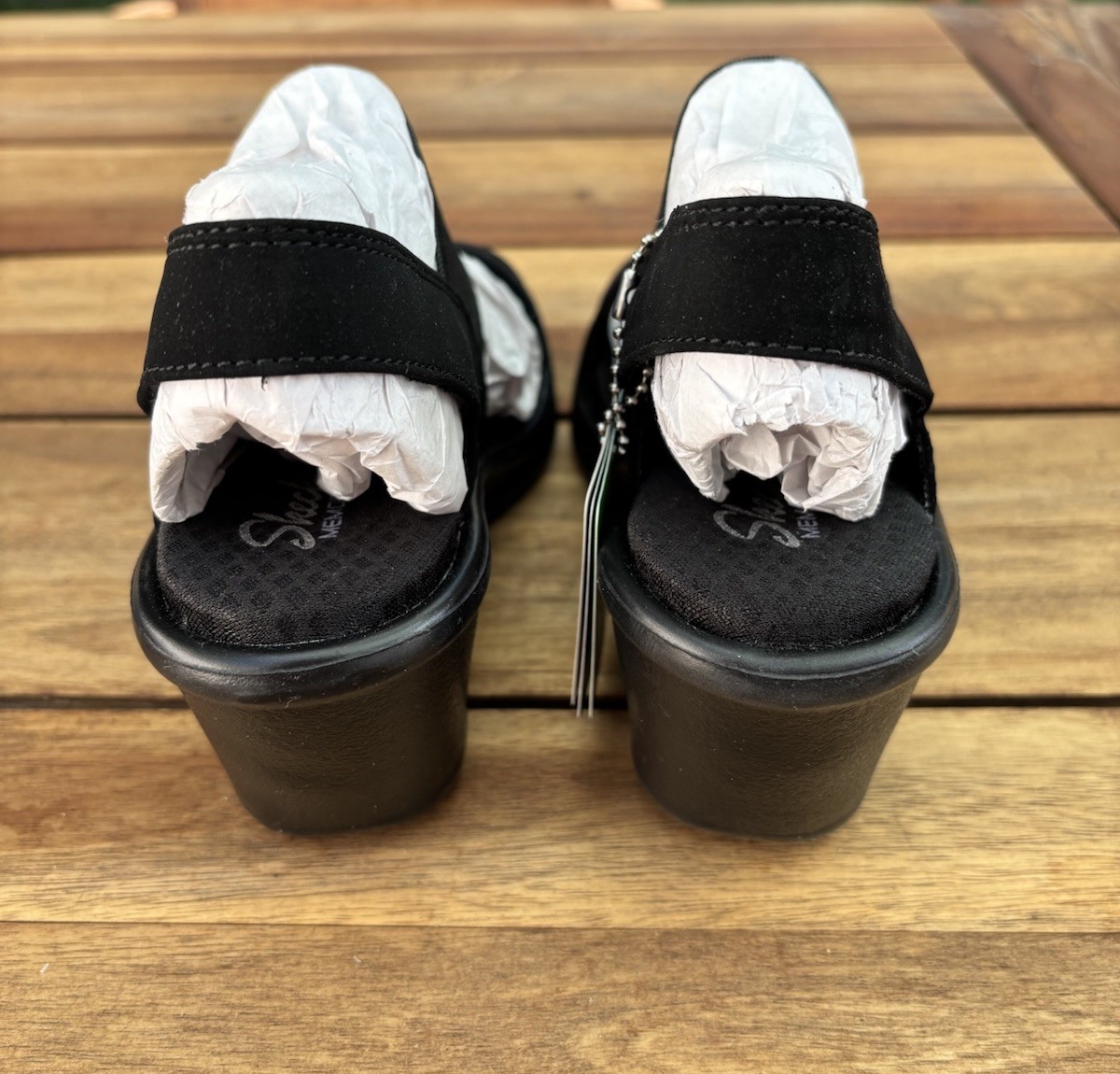Skechers Women’s Black Striped Wedge Sandals Slip On Memory Foam US 5 NWT