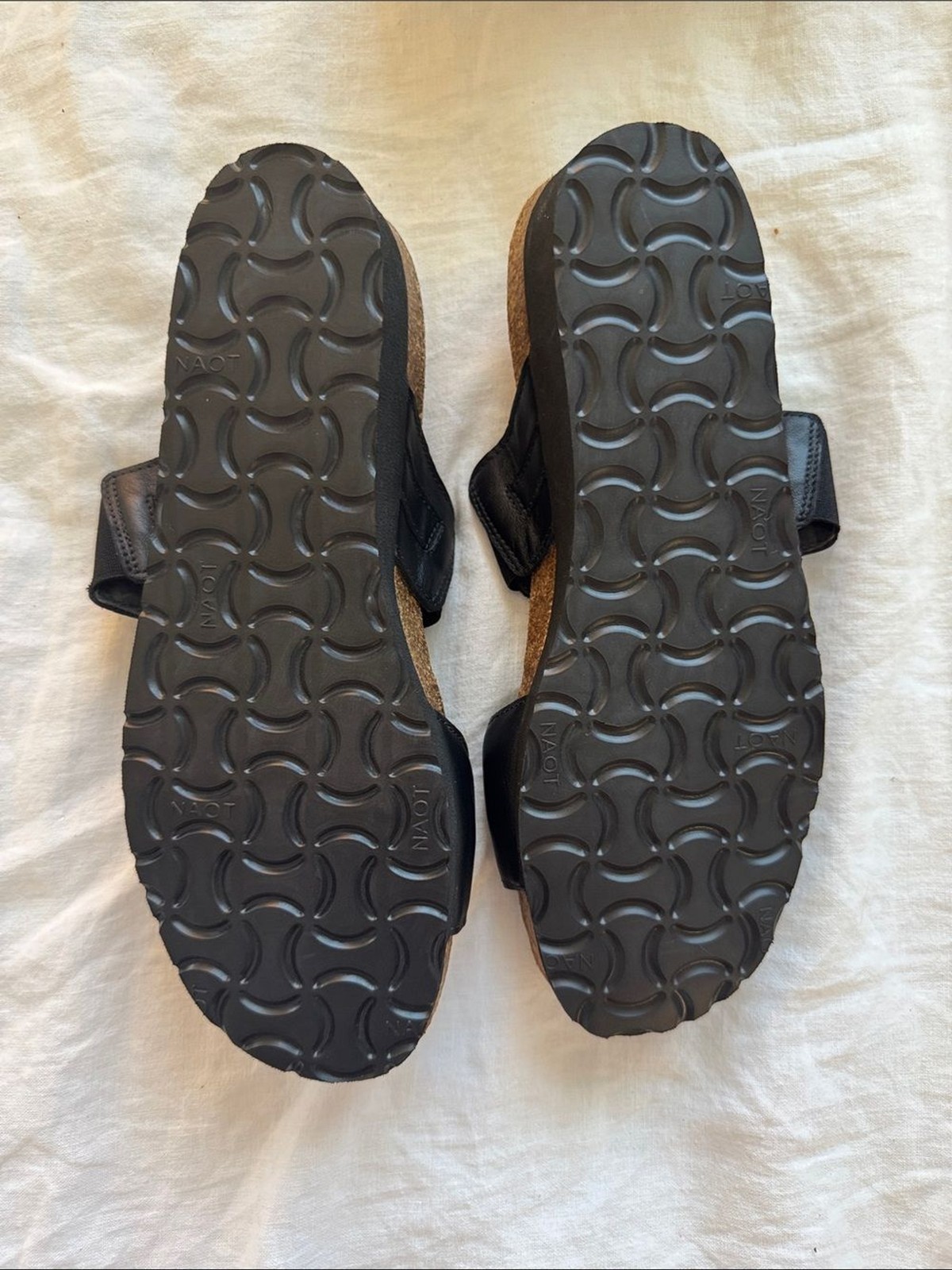 NWOT Naot Black Leather Slide Sandals with Tortoiseshell Chain Women’s Size 37