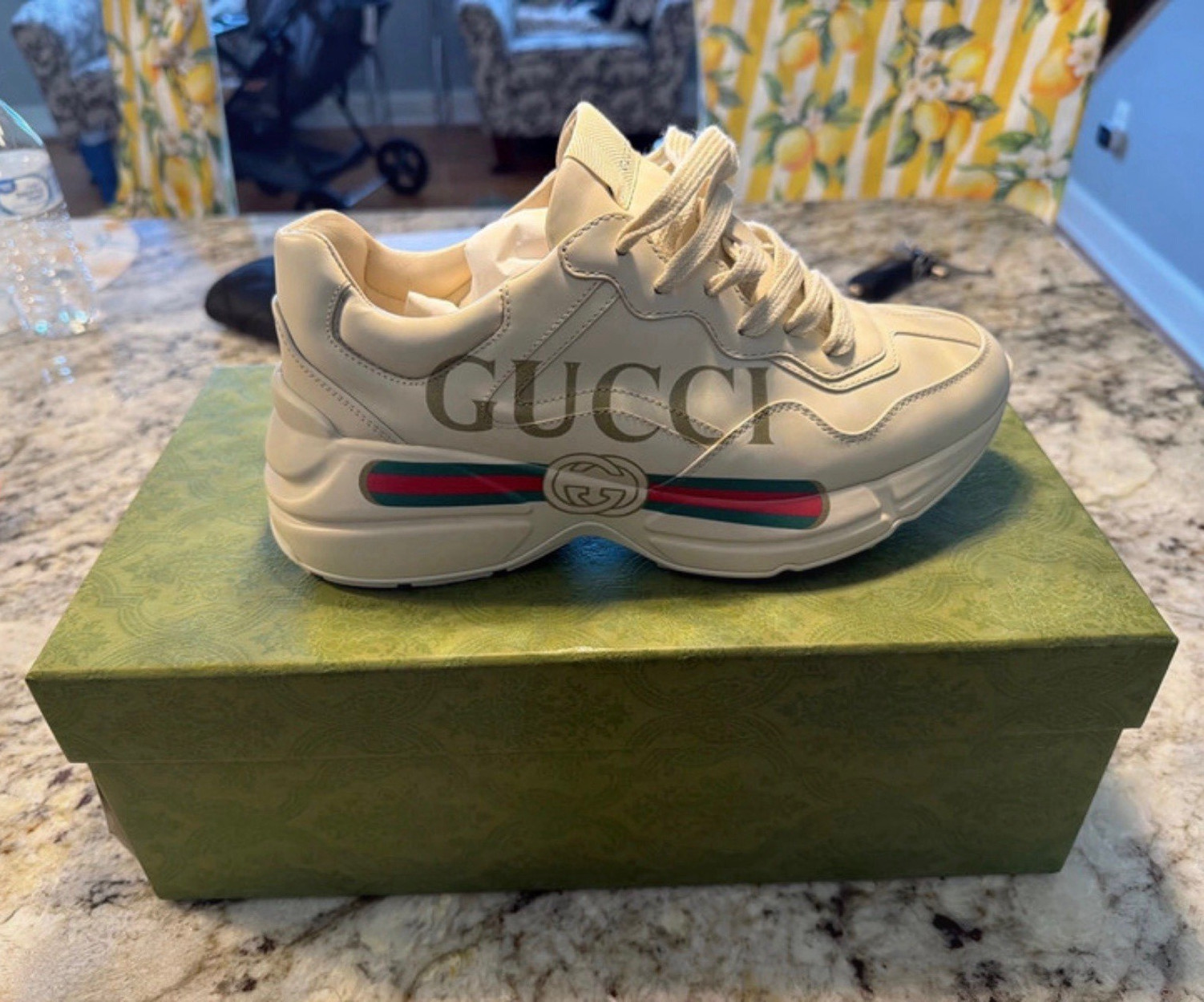 Rhyton Gucci Run Women’s White/Pink/Turquoise Leather Low Top Lace Up Sneakers