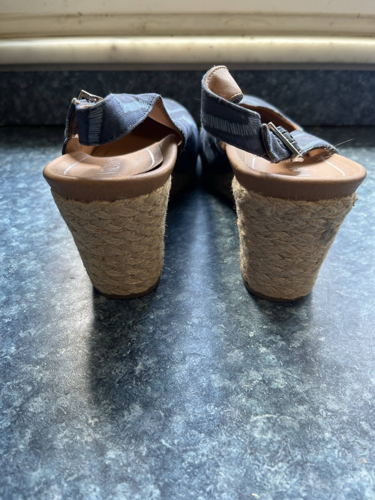 Vionic Carolina Blue Chevron Wedge Slingback sz 11 Summer Resort