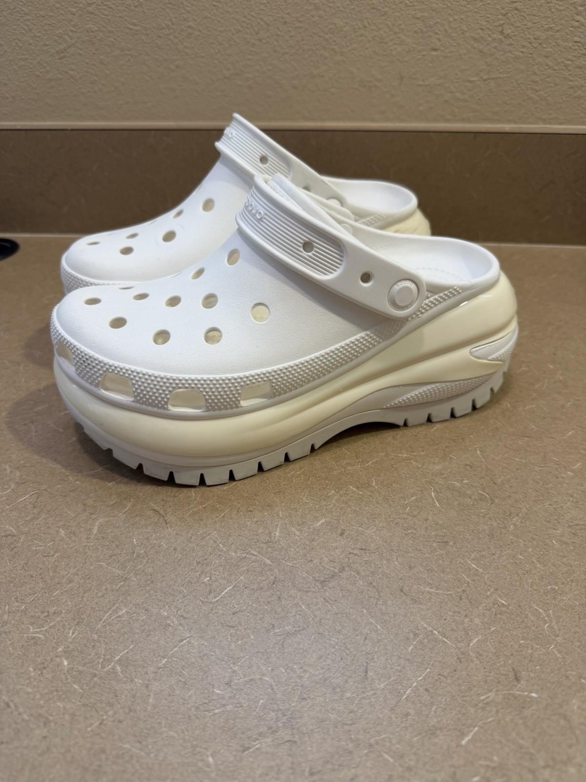 Crocs Mega Crush 207988 White Chunky Platform Clogs Sandals Womens 7 Mens 5