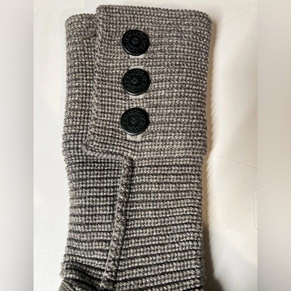 UGG Australia Women’s Gray Knit Button Boots Size 7 Right & Size 8 Left