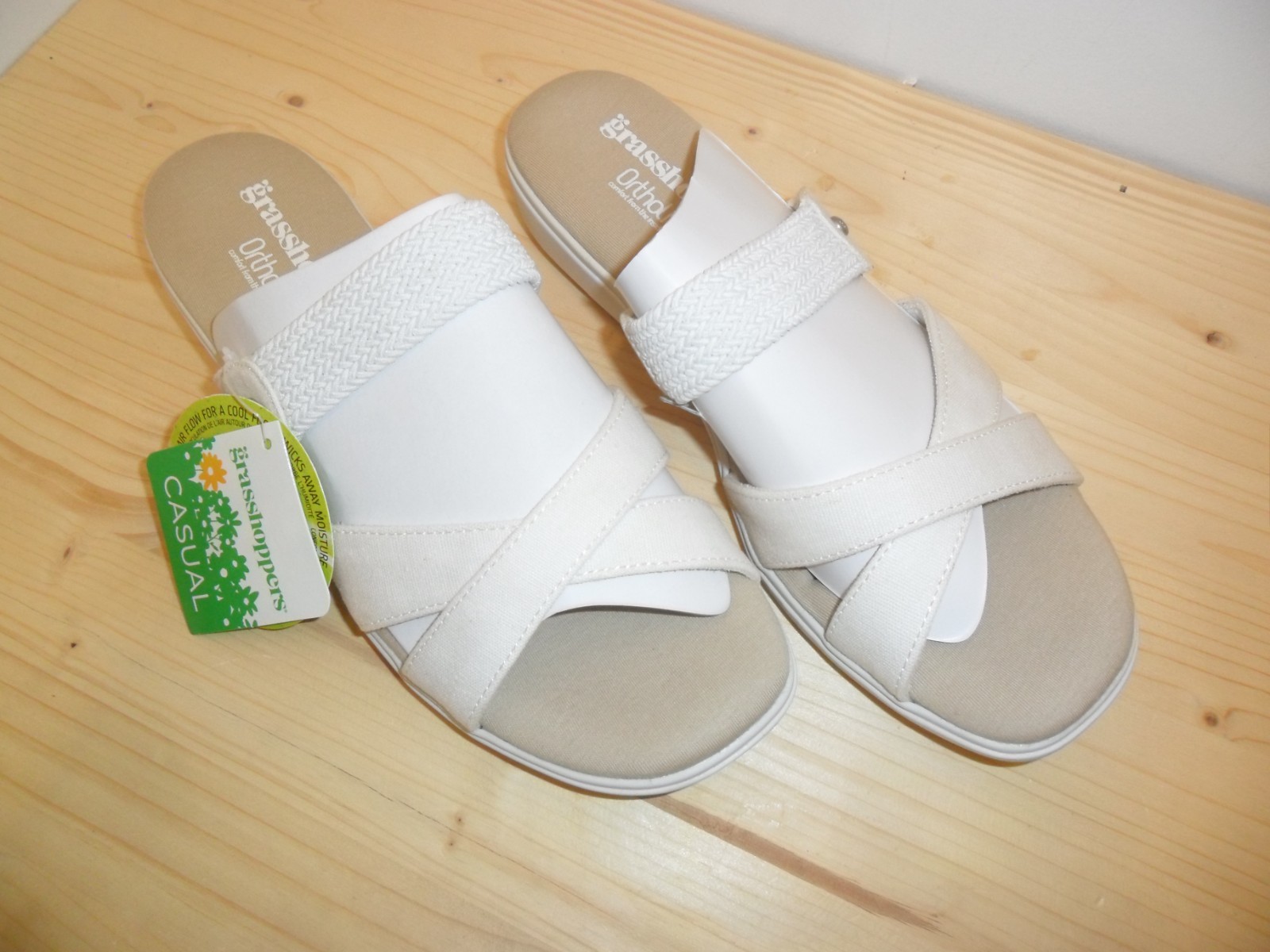 NWOB White Womens Grasshoppers Ortholite Slip On Finley Sandals Size 6 M