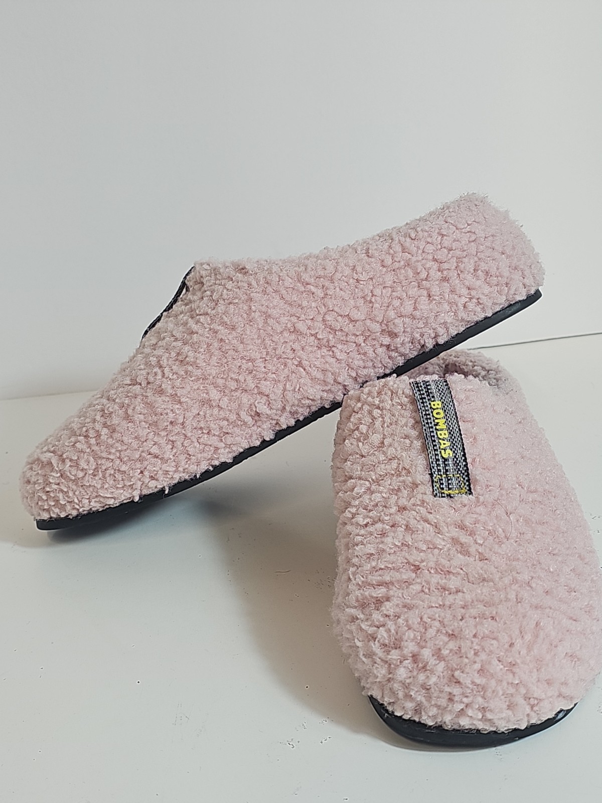 Bombas Woman’s Size 7″ Sunday Slipper Faux Sherpa Slipper Plush Foam Footbed