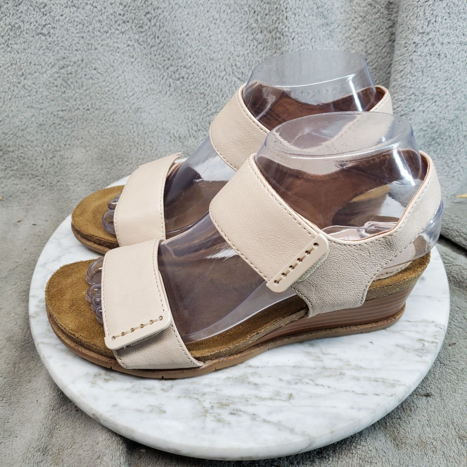 Sofft Shoes Womens Size 6.5 Verdi II Beige Leather Wedge Sandals *Read*