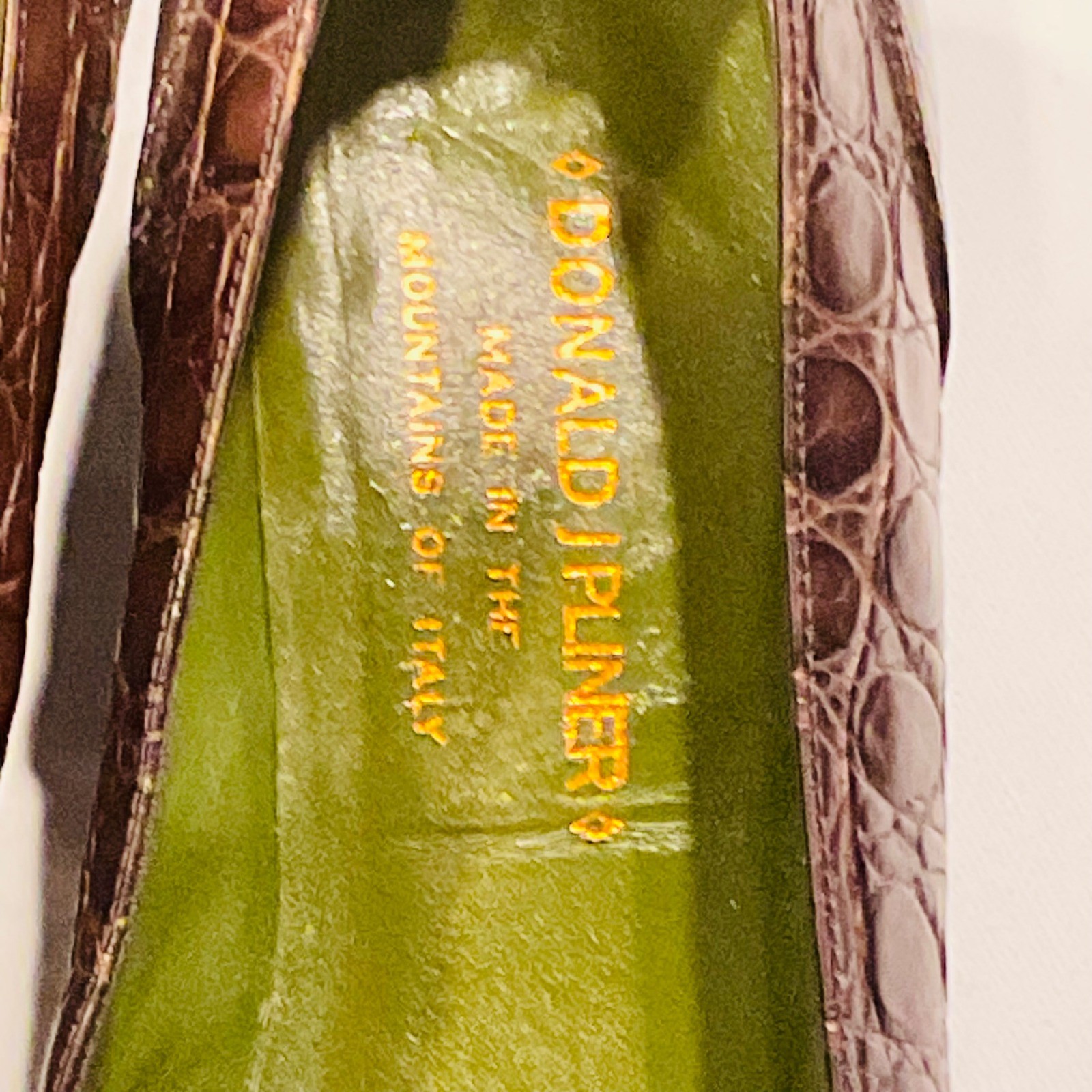 DONALD J PLINER women’s crocodile embossed loafers Italian leather LINC 7 Narrow
