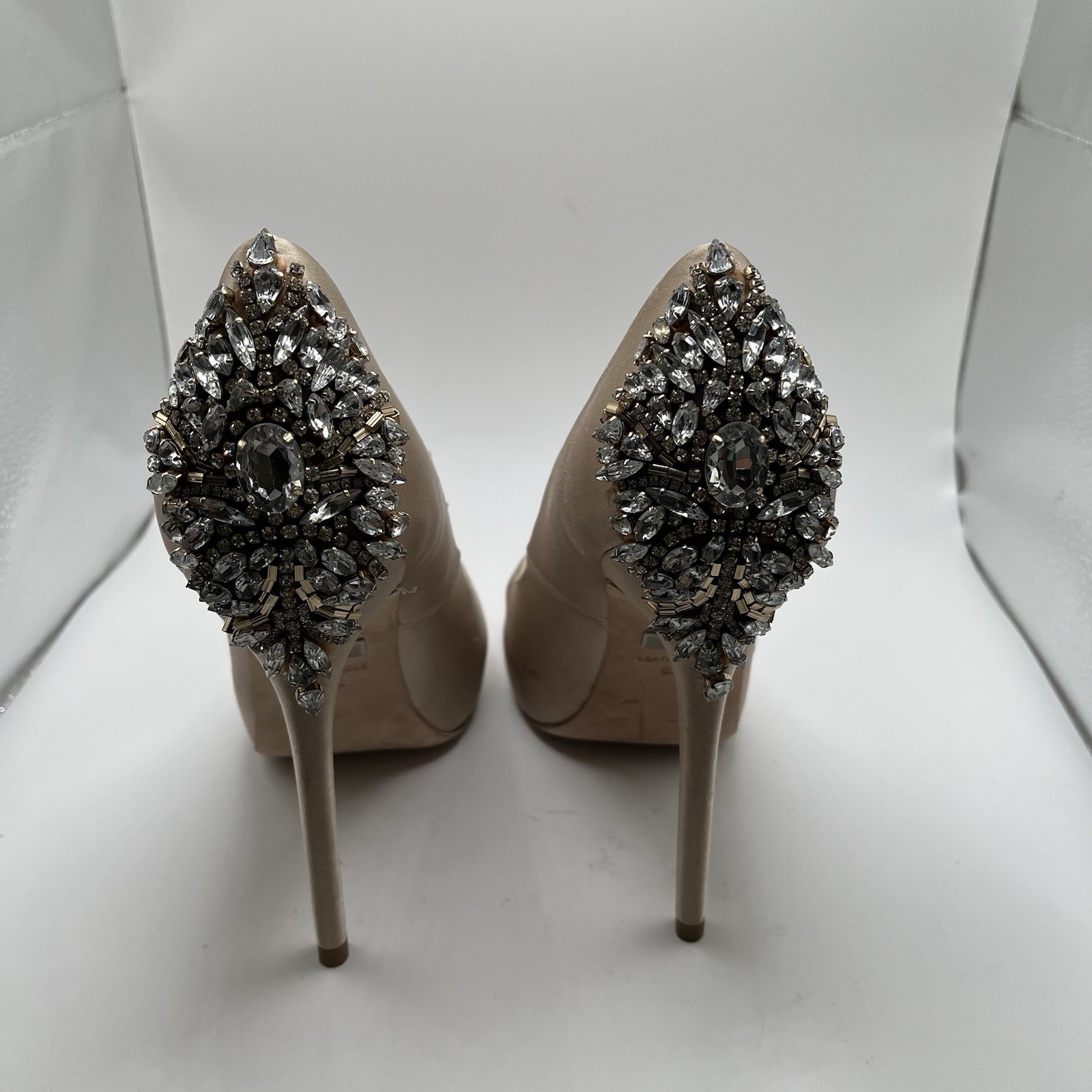 Womens Badgley Mischka Kiara Biege Satin Jewel Peep Toe Formal Heels Size 8.5M