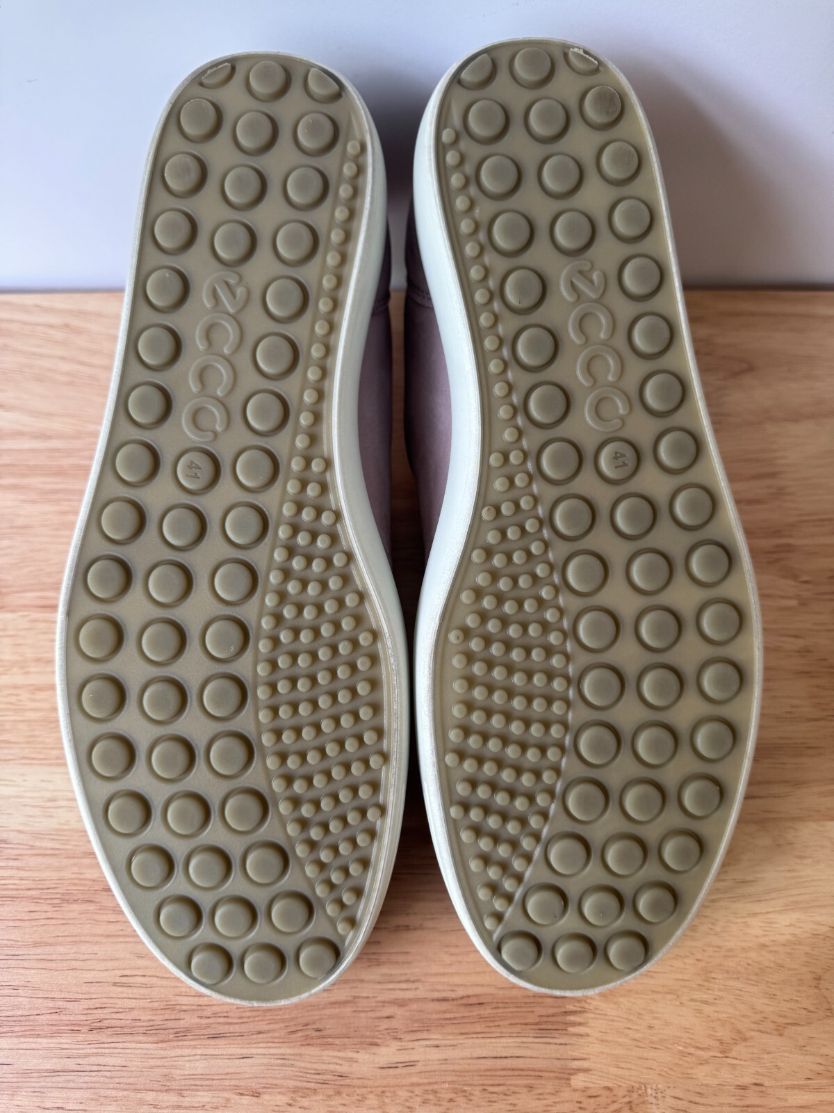 ECCO Soft 7 Women’s Nubuck Leather Sneaker Grey Rose Size US 10-10.5 / EU 41