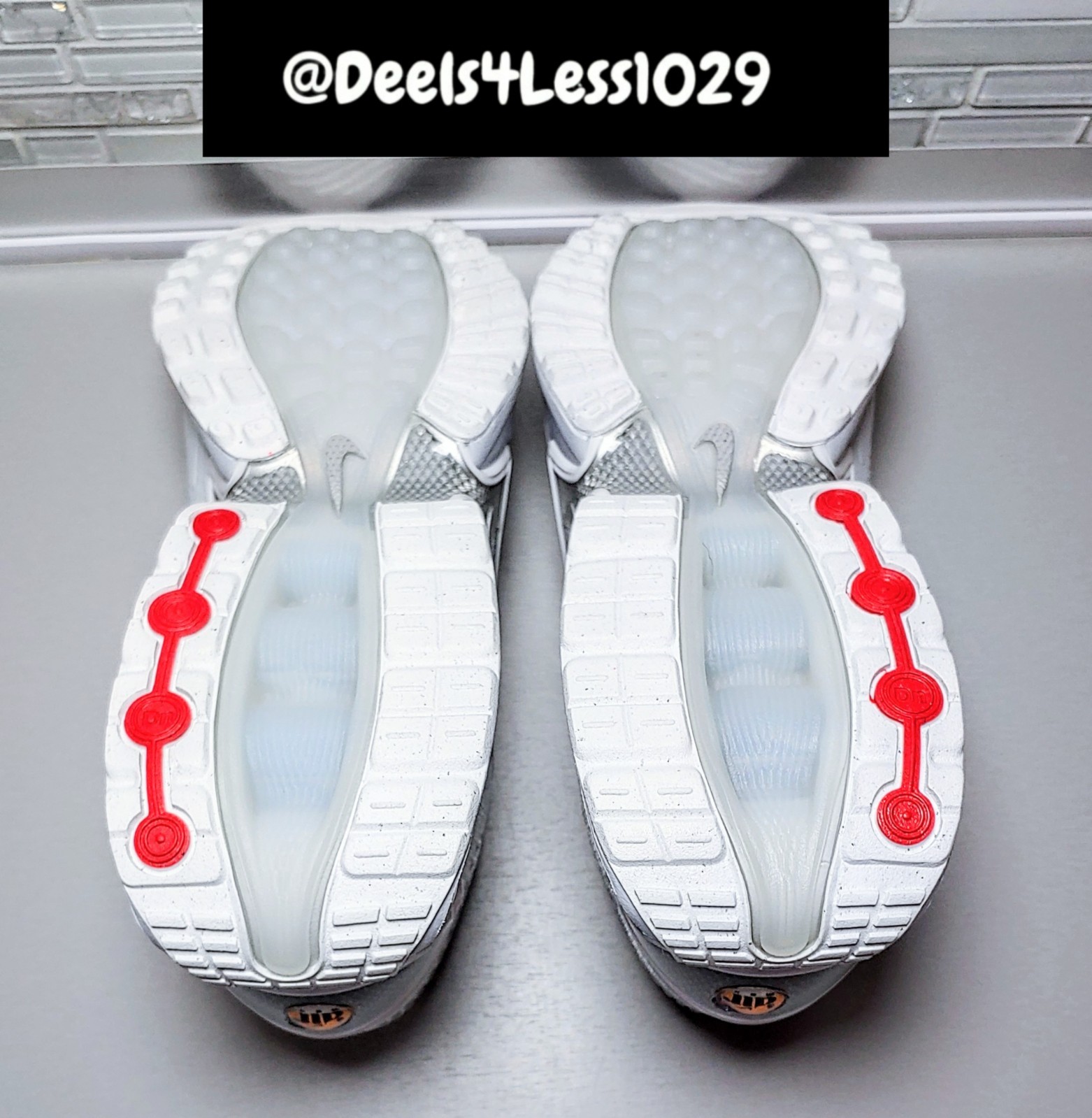 Nike Air Max DN Running Womens SZ 8.5 White Metallic Silver Platinum FJ3145-100