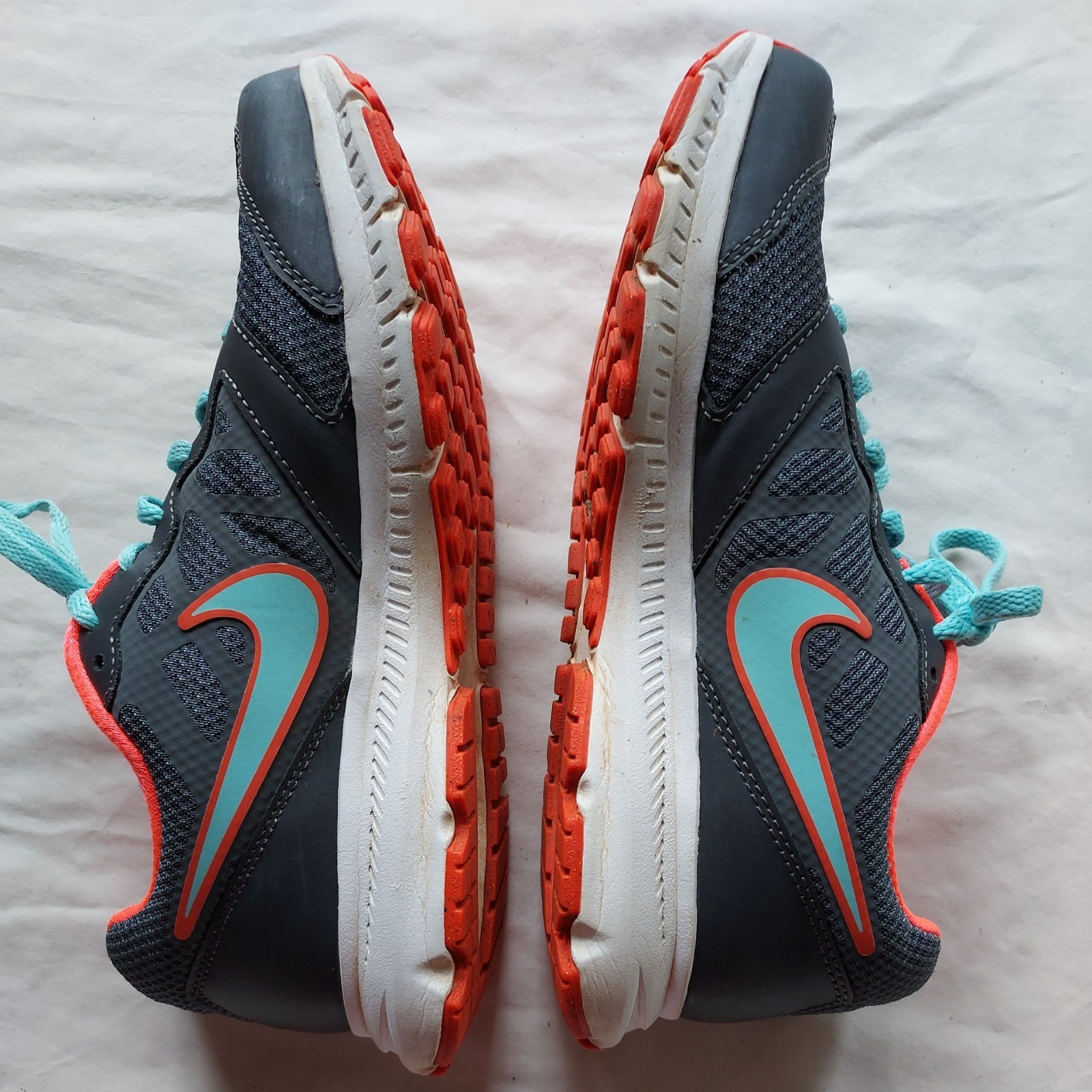 Nike Downshifter 6 Anthracite Turquoise Crimson Running Shoes Women’s Size 8