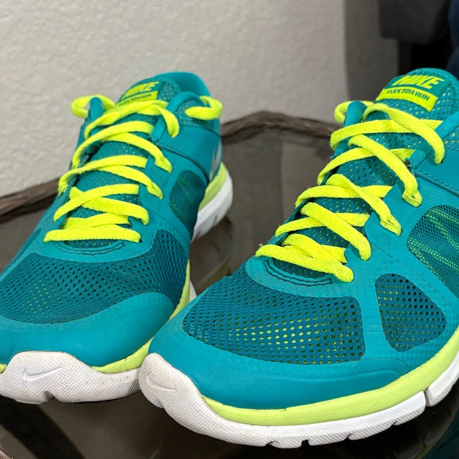 Nike Flex 2014 Run Women’s Running Shoes Teal and Neon Yellow size 8