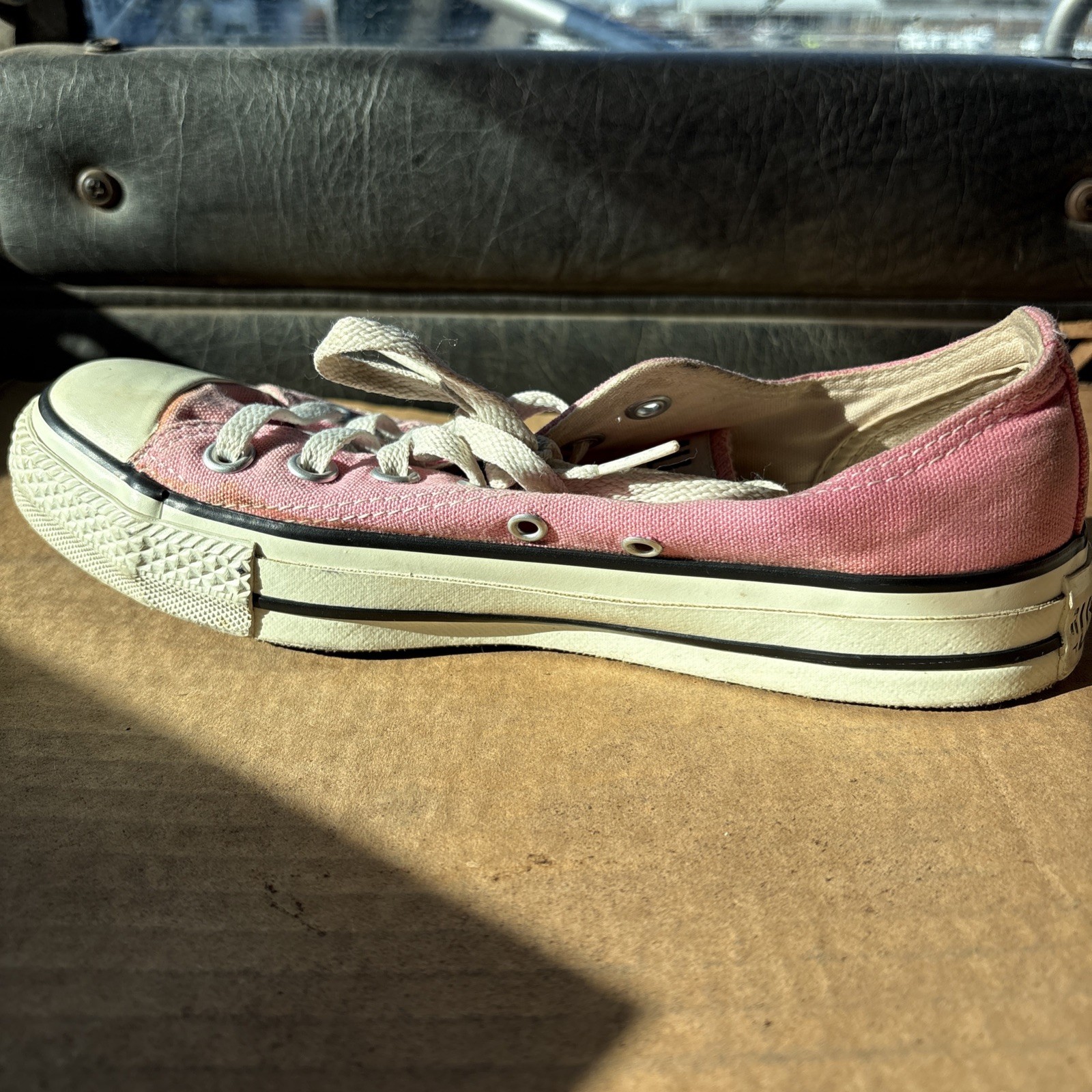pink converse low top mens 5/womens 7