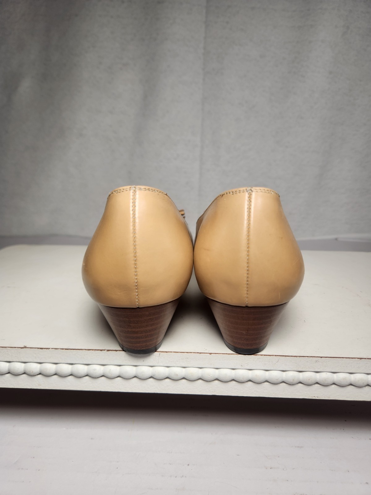 Salvatore Ferragamo Boutique Womens Beige Leather Tassel Low Heel Pump 9.5 AAA