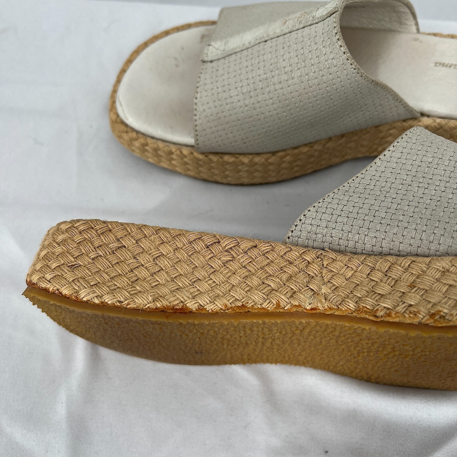 Tommy Bahama Balboa Pier rattan slide relaxed slip on vacation shoes cream 9
