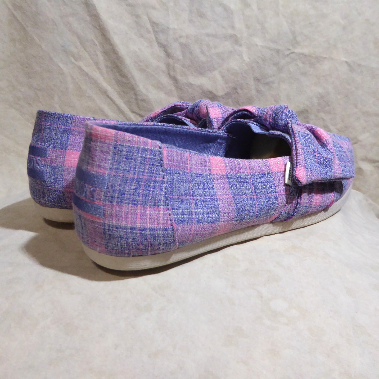 🥿 TOMS Classic Slip Ons sz 9 M Blue & Pink Plaid Fabric; Chelsea Bows