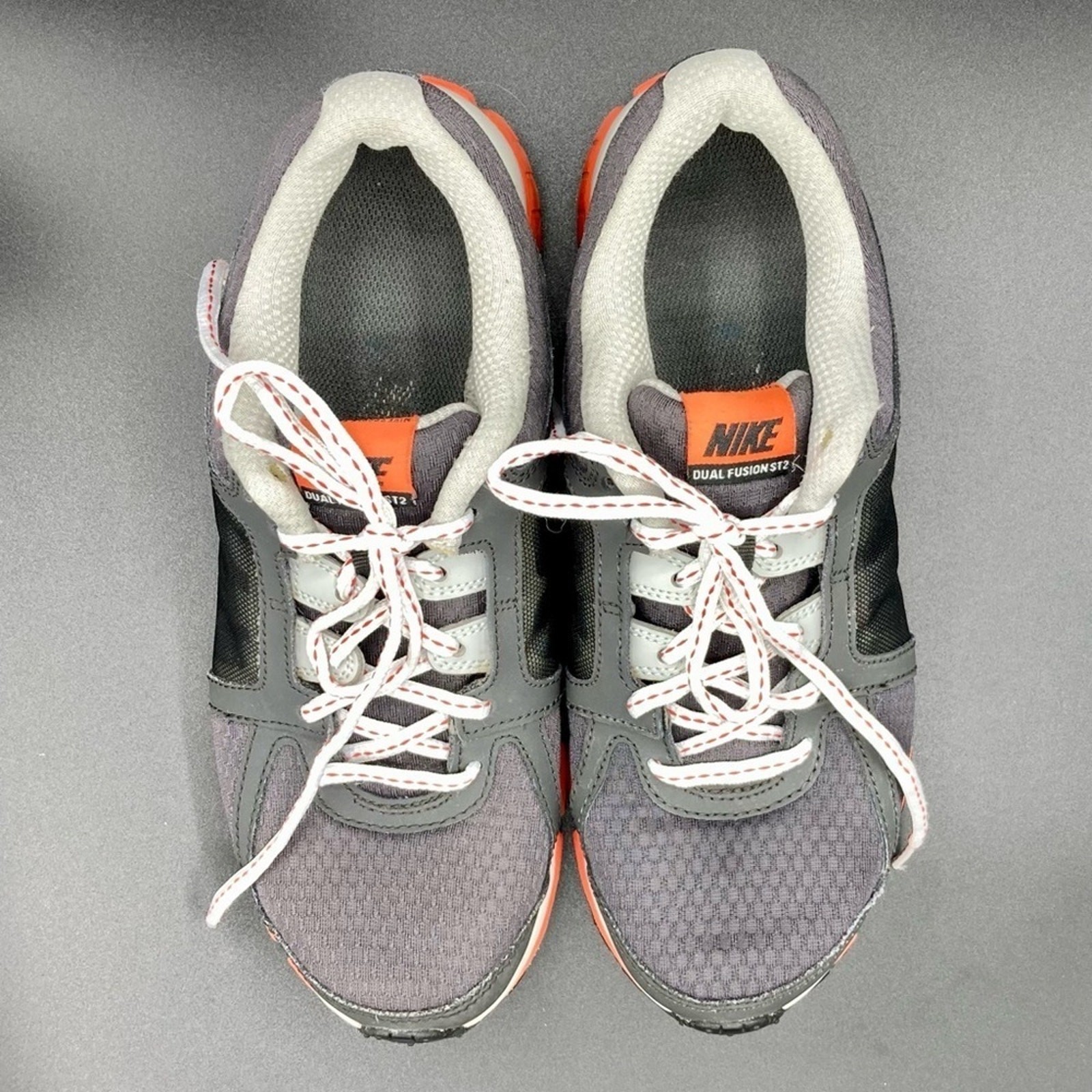 EUC NIKE Dual Fusion St 2 Running shoes, 6.5Y or women’s 8/8.5 NIKE