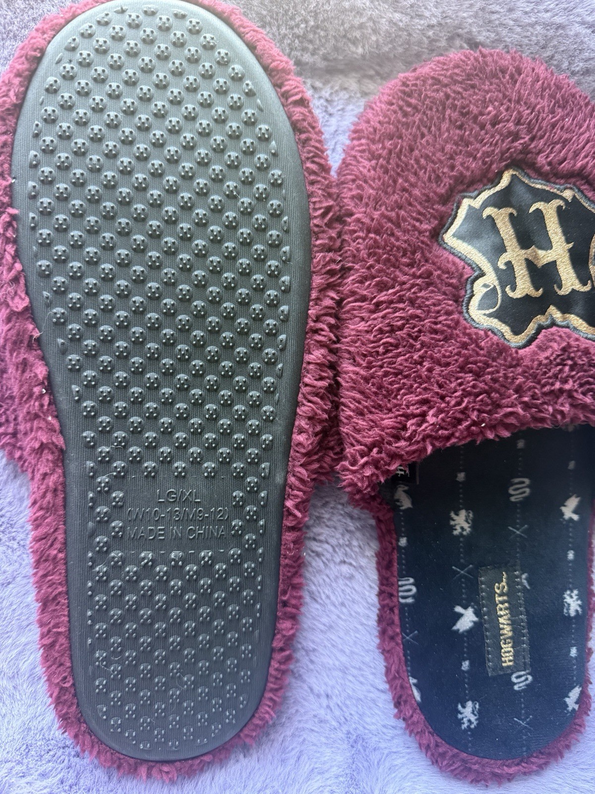 Harry Potter Hogwarts Slippers LG/XL W 10-13 M 9-12 Maroon Fuzzy Gryffindor