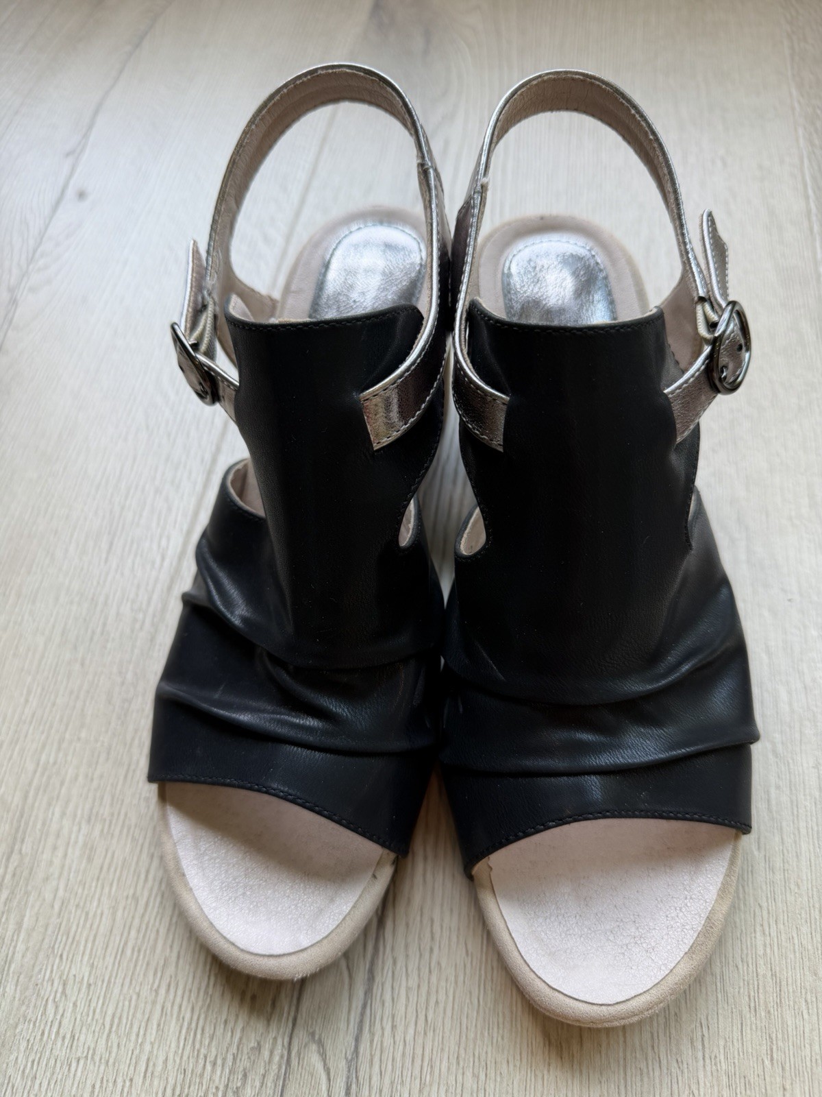 Good Choice Women’s Black & Metallic 2-Toned Slingback Block Heel Sandals Size 8