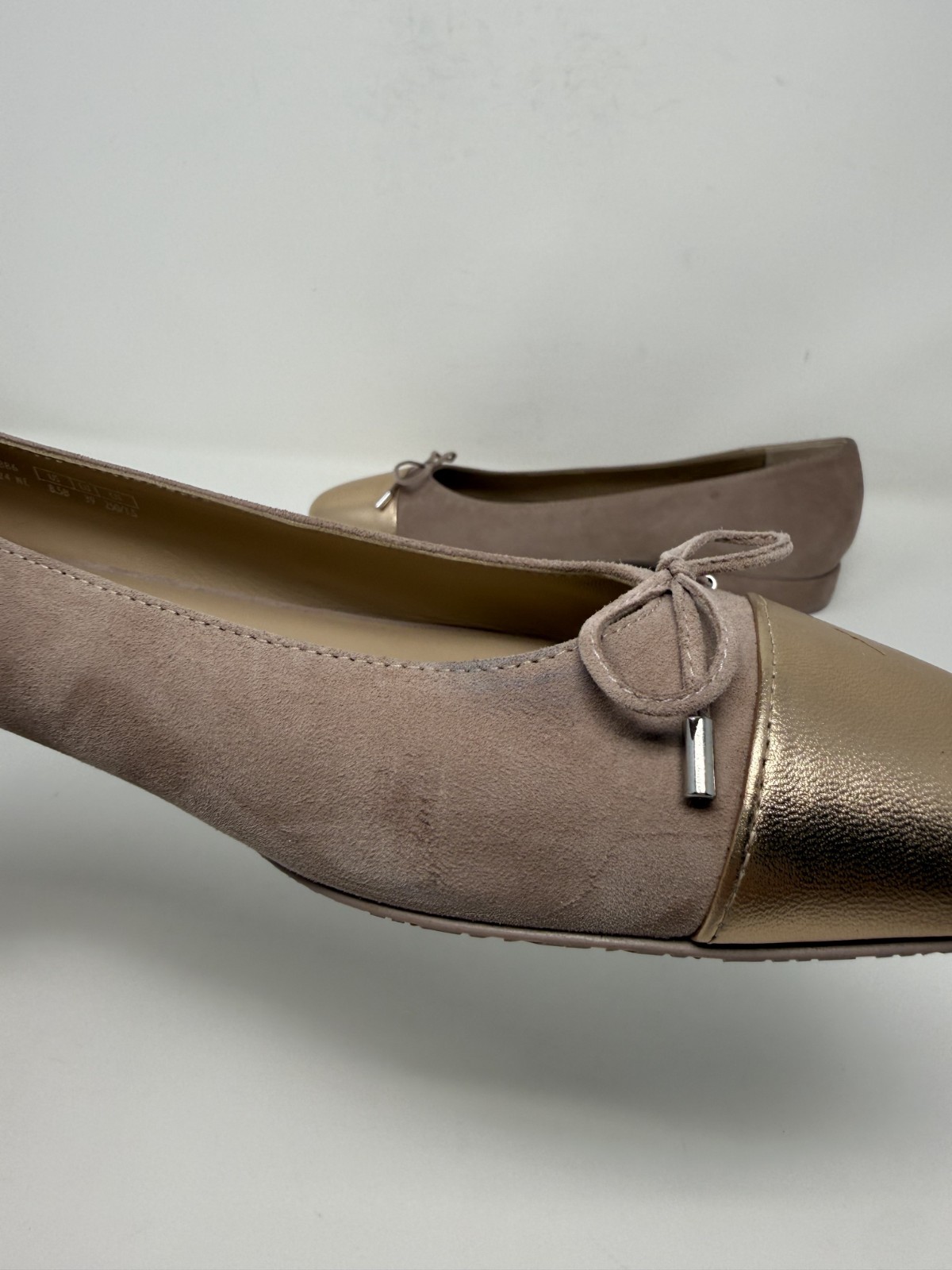 New Stuart Weitzman Sleek Suede Cap Toe Bow Flat Fawn Sz 8.5