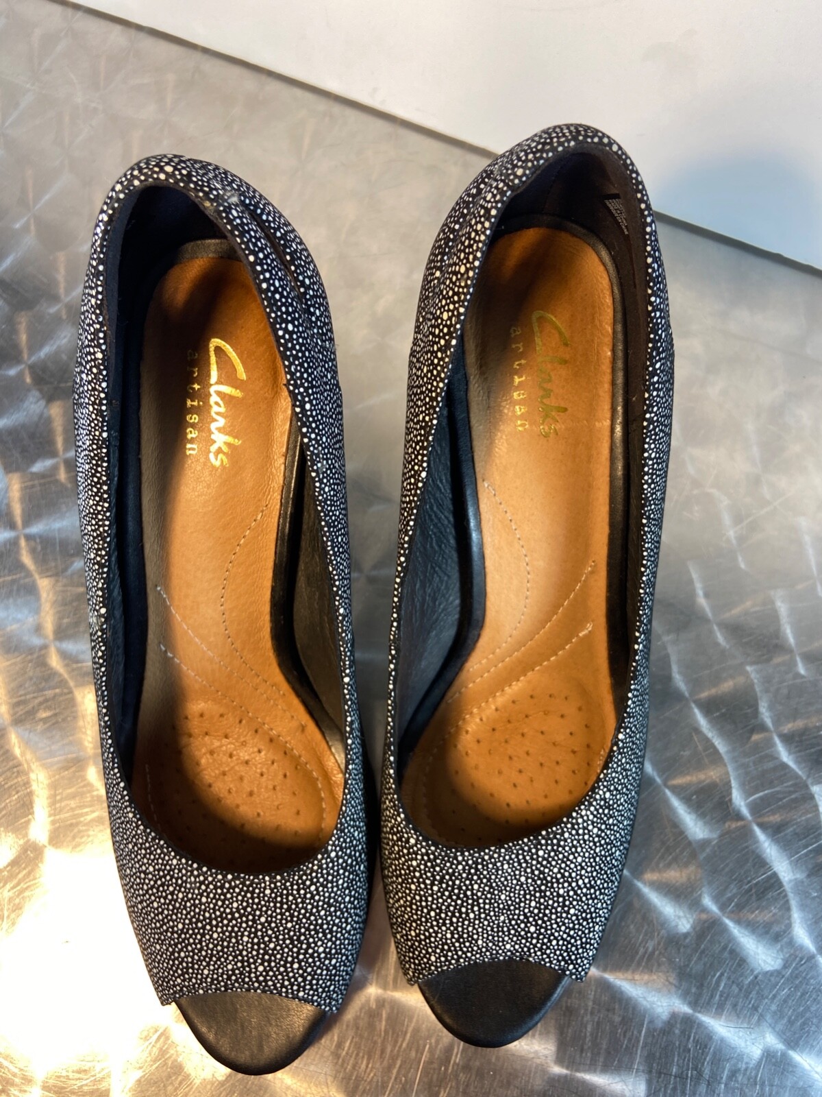 Clarks Nubuk Women’s Size 8 Leather 2 1/2″ Pumps «Heavenly Maze» Black & White
