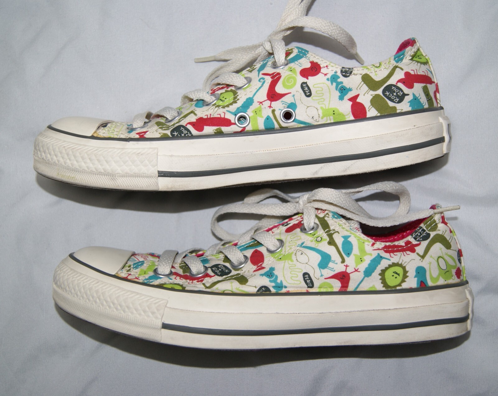 converse all star shoes women 6 canvas white w/ multicolor kids cartoon graphics
