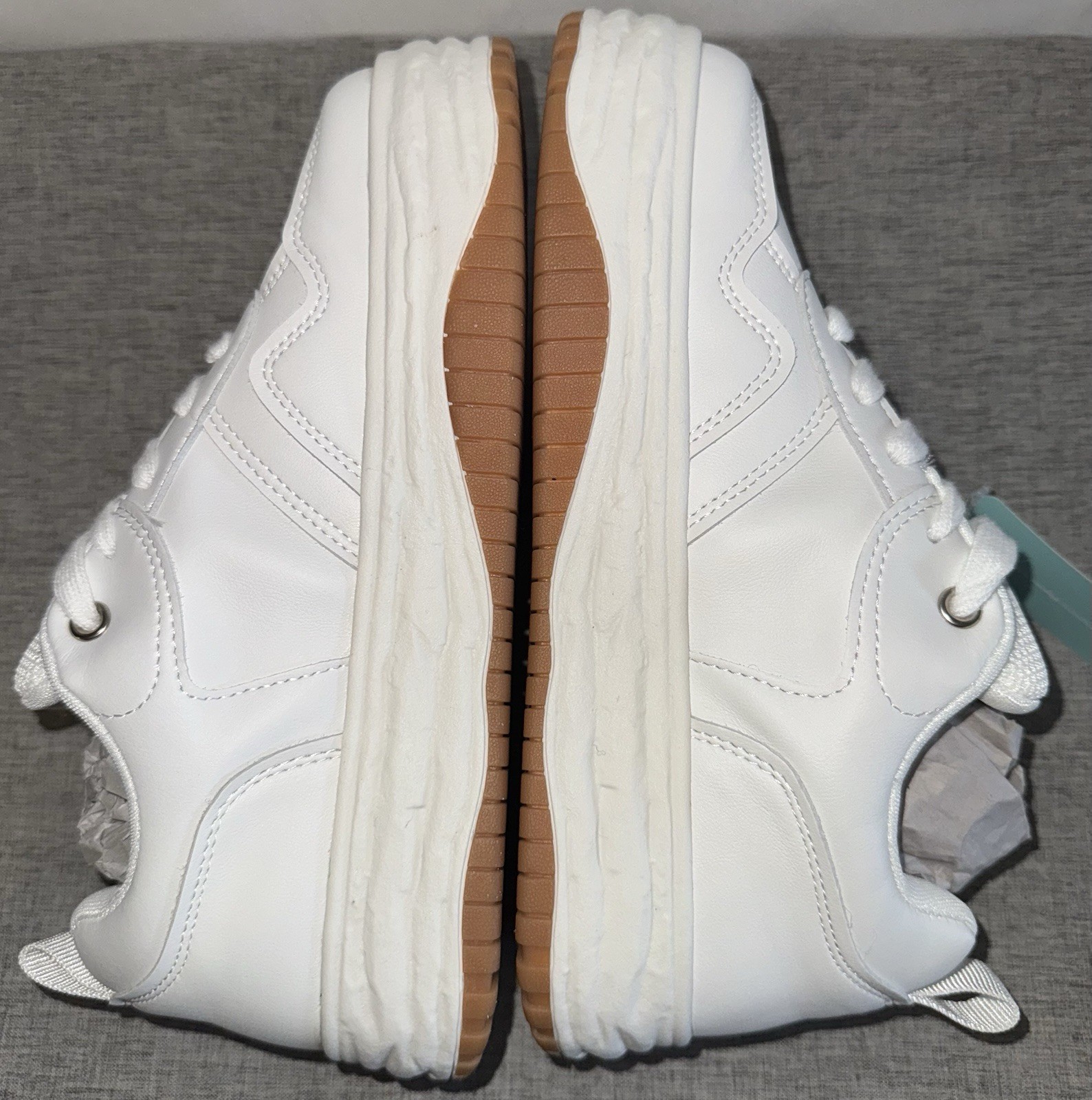 Vepose Women’s Size 7 White Fashion Athletic Sneakers Shoes CJ8060 NEW in Box