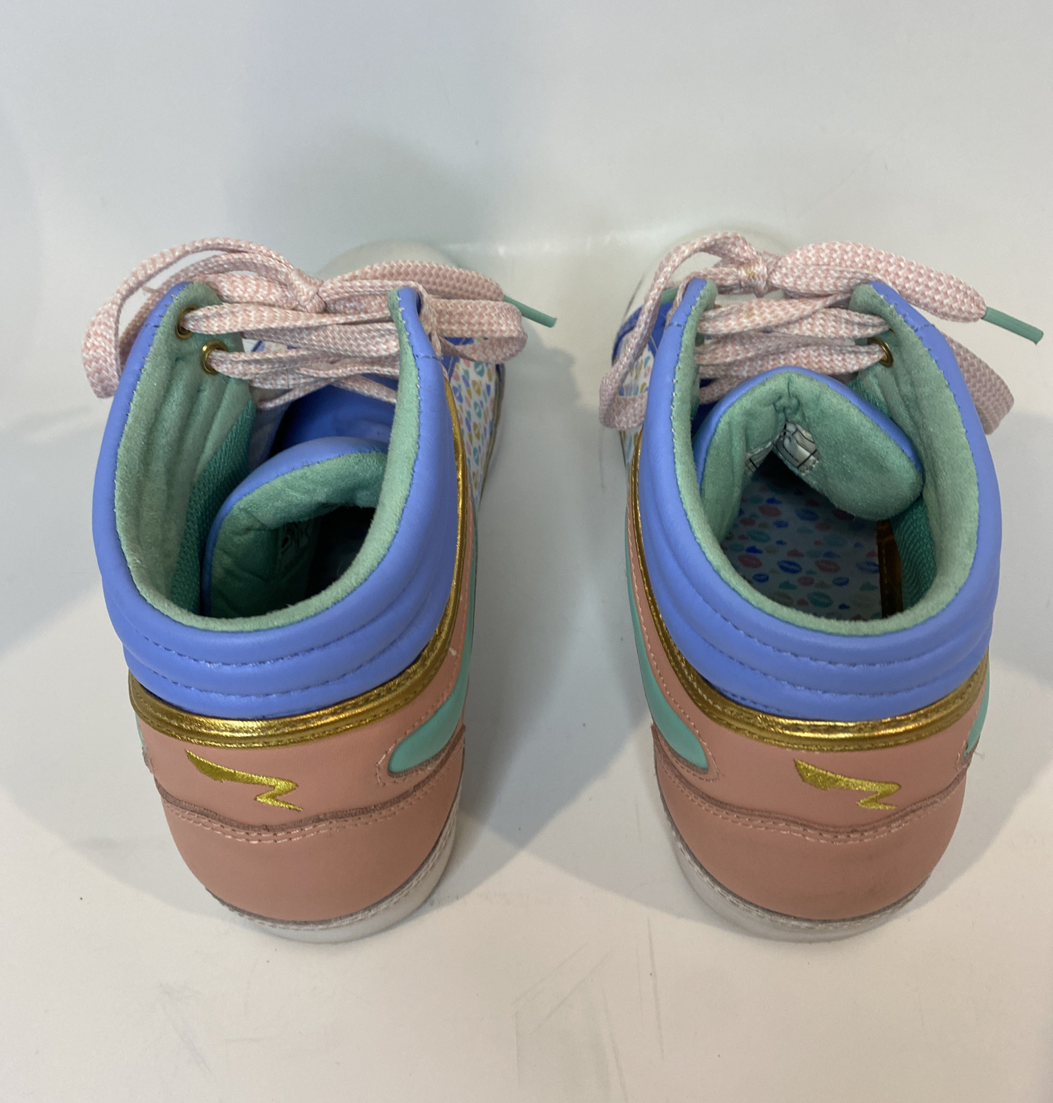 Love Pastry’s Women’s Shoes size 9 high tops Dance Hiphop Blue Green Pink Kisses