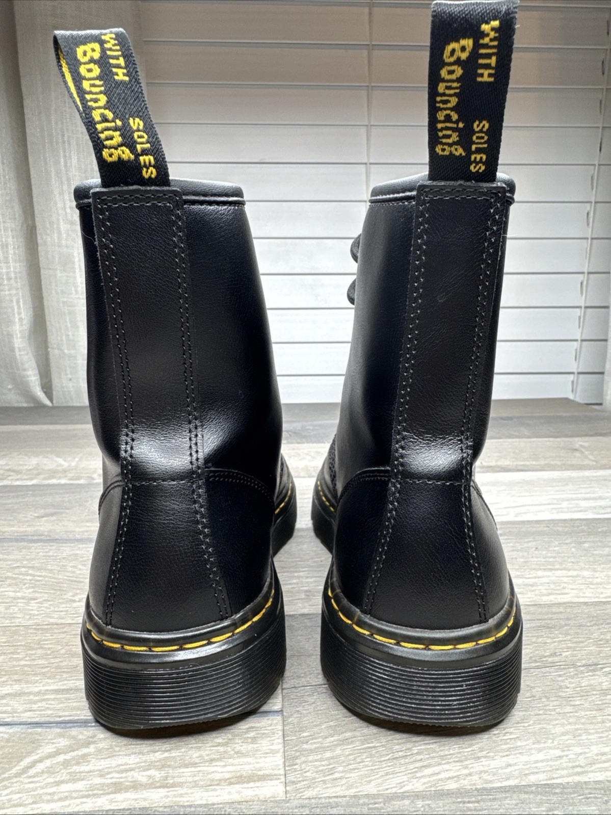 Dr. Martens 1460 Women’s Original Smooth Leather Lace Up Boots – Black, Size 6W