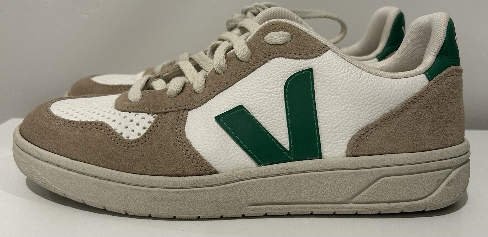 VEJA V-10 Women’s US 7 EU 38 White Beige Green Leather Suede Sneakers