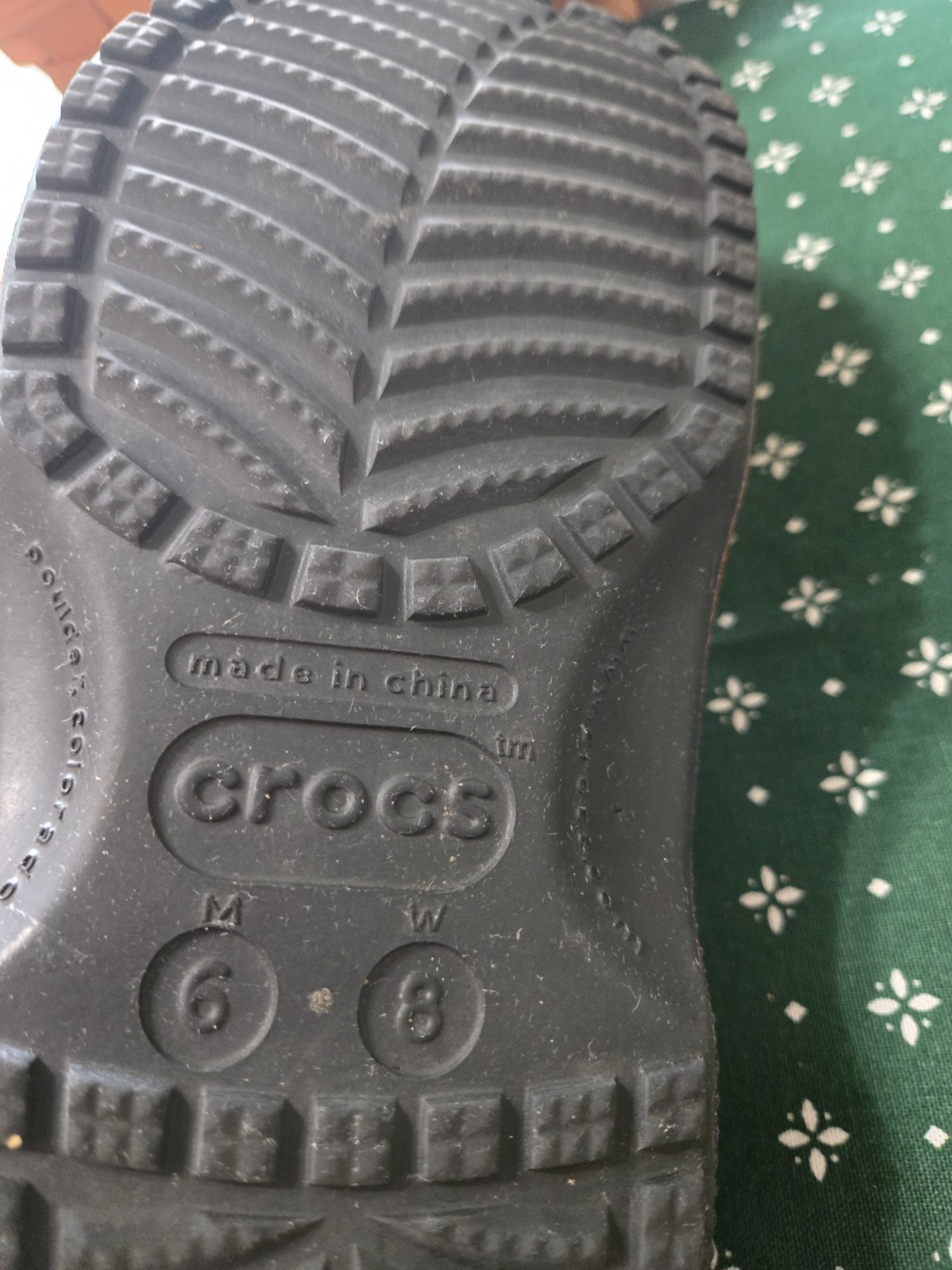 Disney Hocus Pocus Crocs Classic Womens Size 8 Clogs Sparkly Halloween *Read*