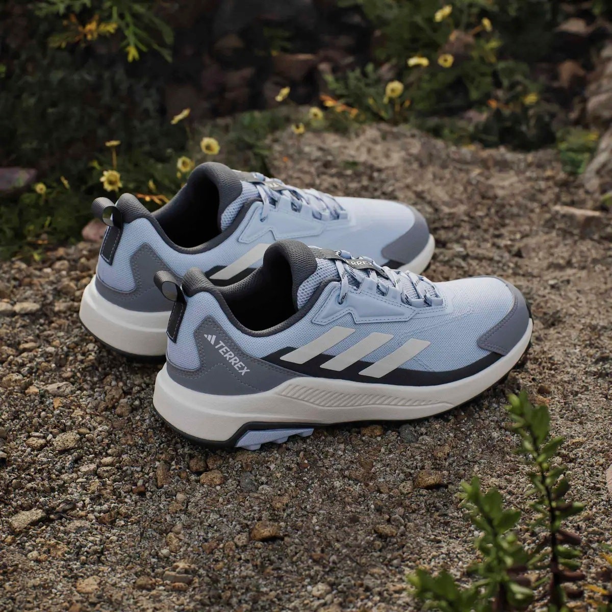 ADIDAS WOMEN’S 8 TERREX ANYLANDER JR6606 BLUE WHITE NIB